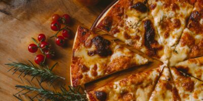 Comment réchauffer une pizza ? Un guide technique fun et facile pour les amoureux de la pizza