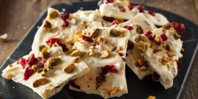 Écorce de chocolat blanc facile + idées de garniture