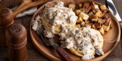 Que servir avec des biscuits et de la sauce (13 meilleurs accompagnements)