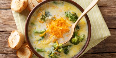 Que servir avec une soupe au brocoli et au fromage (23 meilleurs accompagnements)
