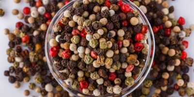 Que sont les grains de poivre ?  (+ Que faire avec eux)