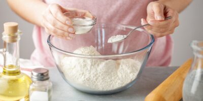 Qu’est-ce que la levure chimique ?  (+ En quoi il diffère du bicarbonate de soude)