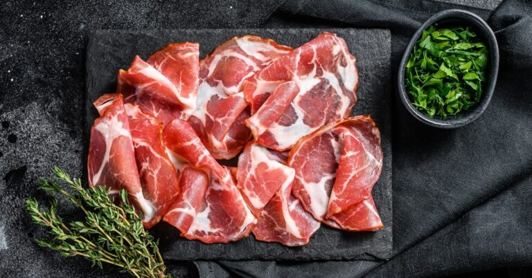 Qu’est-ce que la pancetta ?  (+ Quel goût ça a)