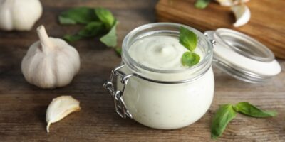 Qu’est-ce que l’aïoli ?  (+ Comment le faire)
