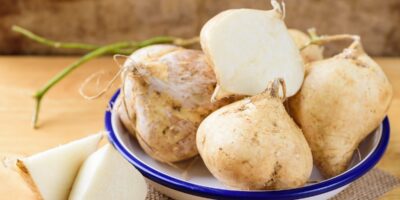 Qu’est-ce que le Jicama ?  (+ Nutrition et bienfaits pour la santé)