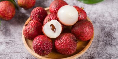 Qu’est-ce que le litchi ?  (+ Quel goût ça a)
