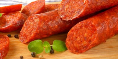 Qu’est-ce que le pepperoni ?  (+ Comment est-il fabriqué ?)