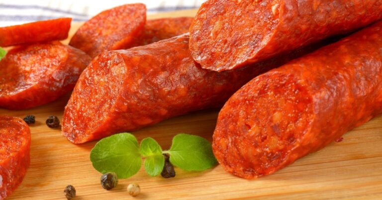 Qu’est-ce que le pepperoni ?  (+ Comment est-il fabriqué ?)