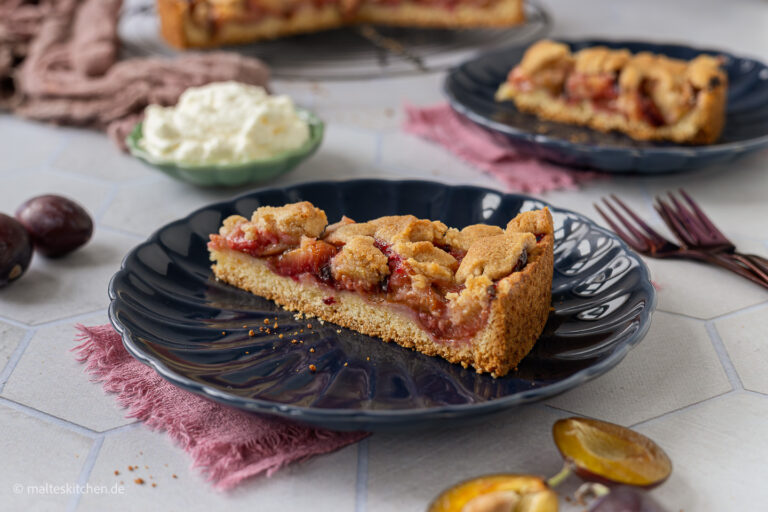 Gâteau aux prunes avec pépites ▷ simple, juteux et délicieux