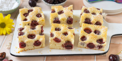 Gâteau aux cerises du plateau |  simple, juteux et délicieux