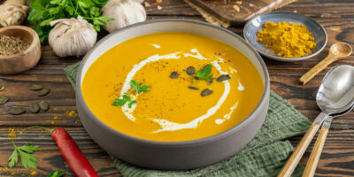 Soupe de potiron au ▷ curry, lait de coco & gingembre