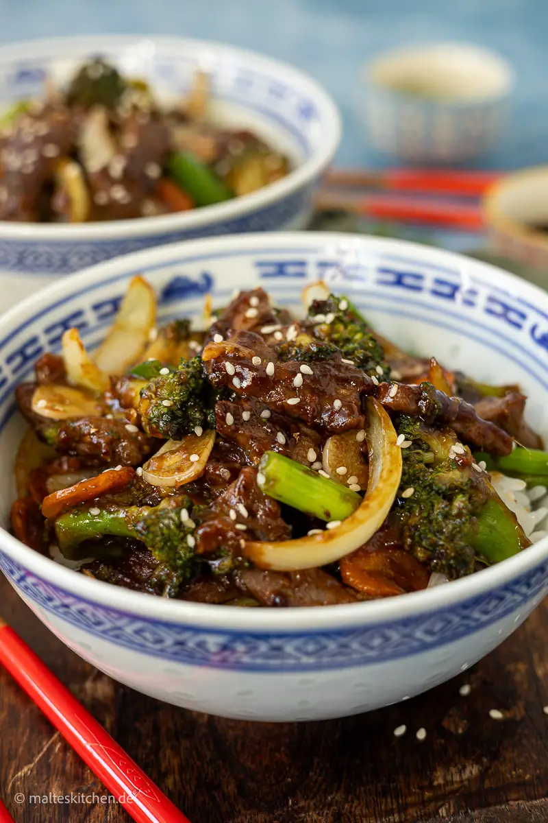 Délicieuse cuisine asiatique au wok.