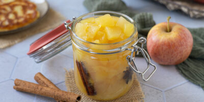 Compote de pommes simple ▷ assaisonnée à la cannelle