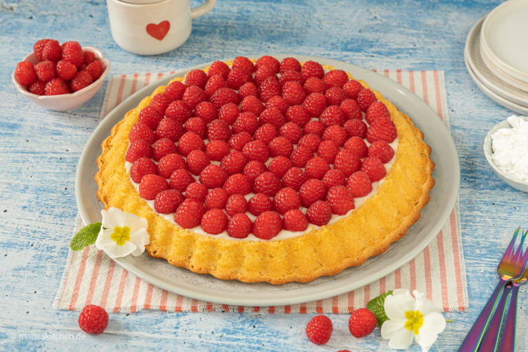 Gâteau aux framboises avec ▷ pudding et génoise