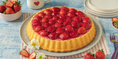 Gâteau aux fraises ▷ avec pudding à la vanille et base de génoise simple