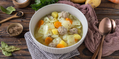Soupe aux choux de grand-mère ▷ aux boulettes de viande hachées