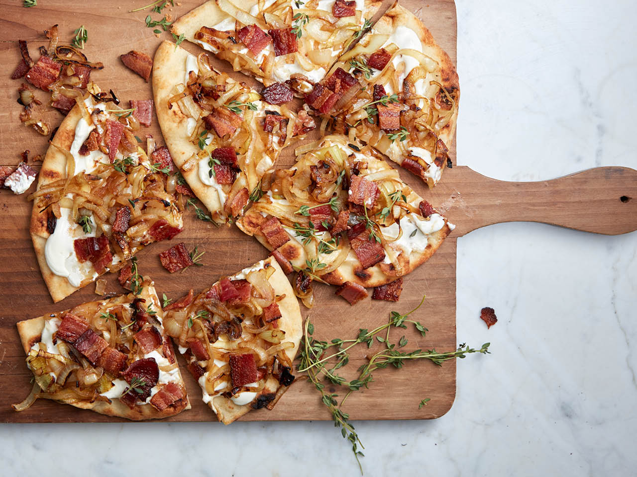 Recettes de dîner faciles : pizza alsacienne au bacon et à l'oignon