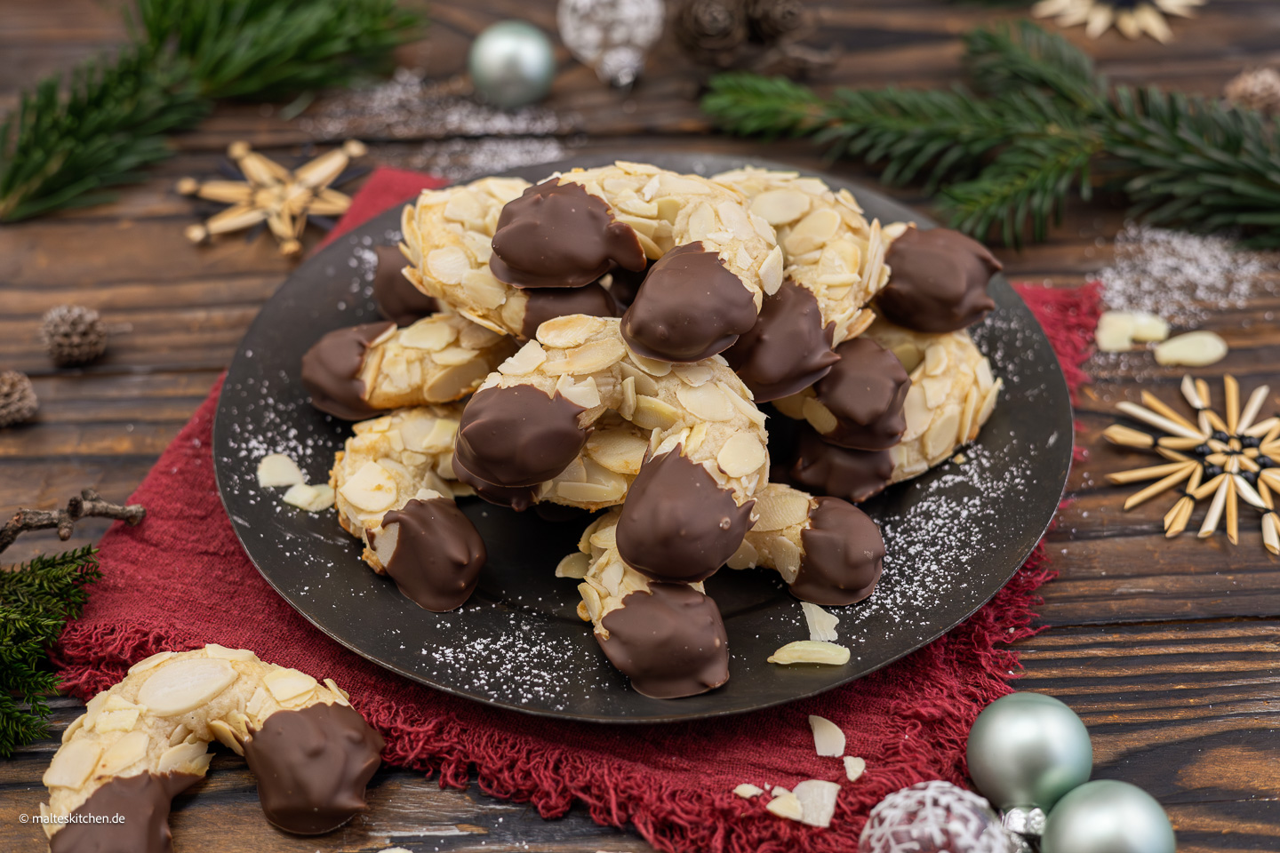 Croissants aux amandes et à la pâte d'amande ▷ |  biscuits de Noël sucrés