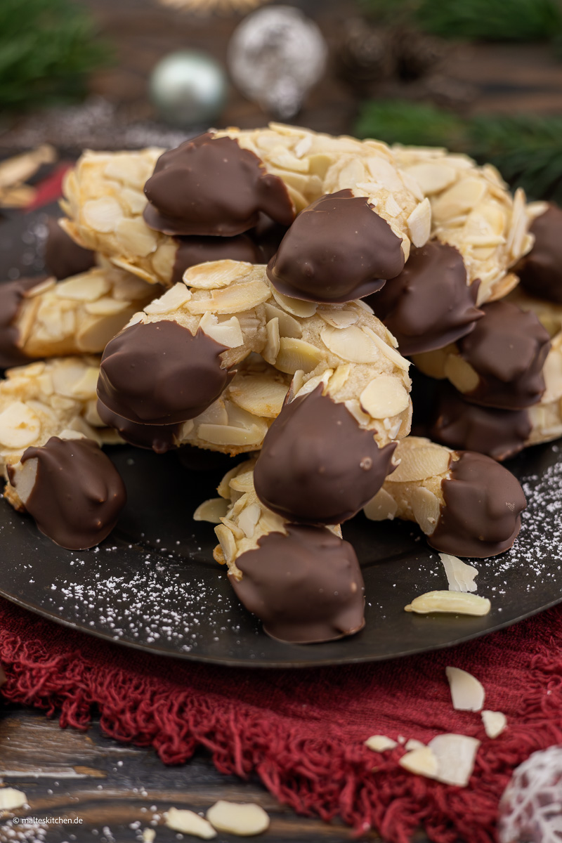 Délicieux biscuits de Noël, croissants aux amandes.