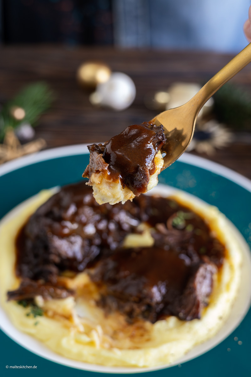 Bœuf tendre et sauce noire.