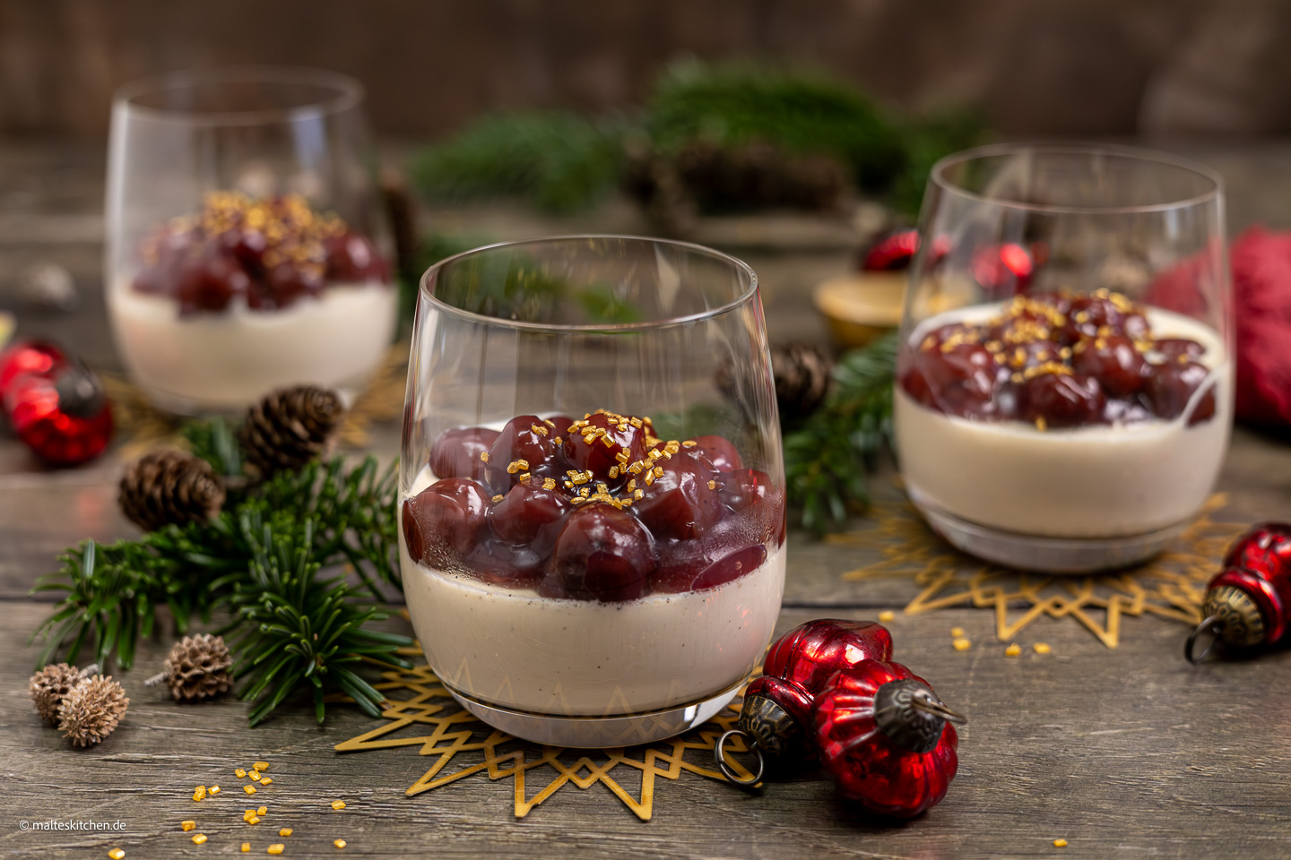 Panna cotta au ▷ pain d'épices & cerises au vin chaud