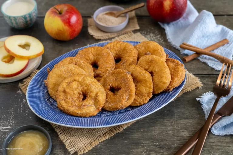 Beignets de pommes à la cannelle et au sucre
