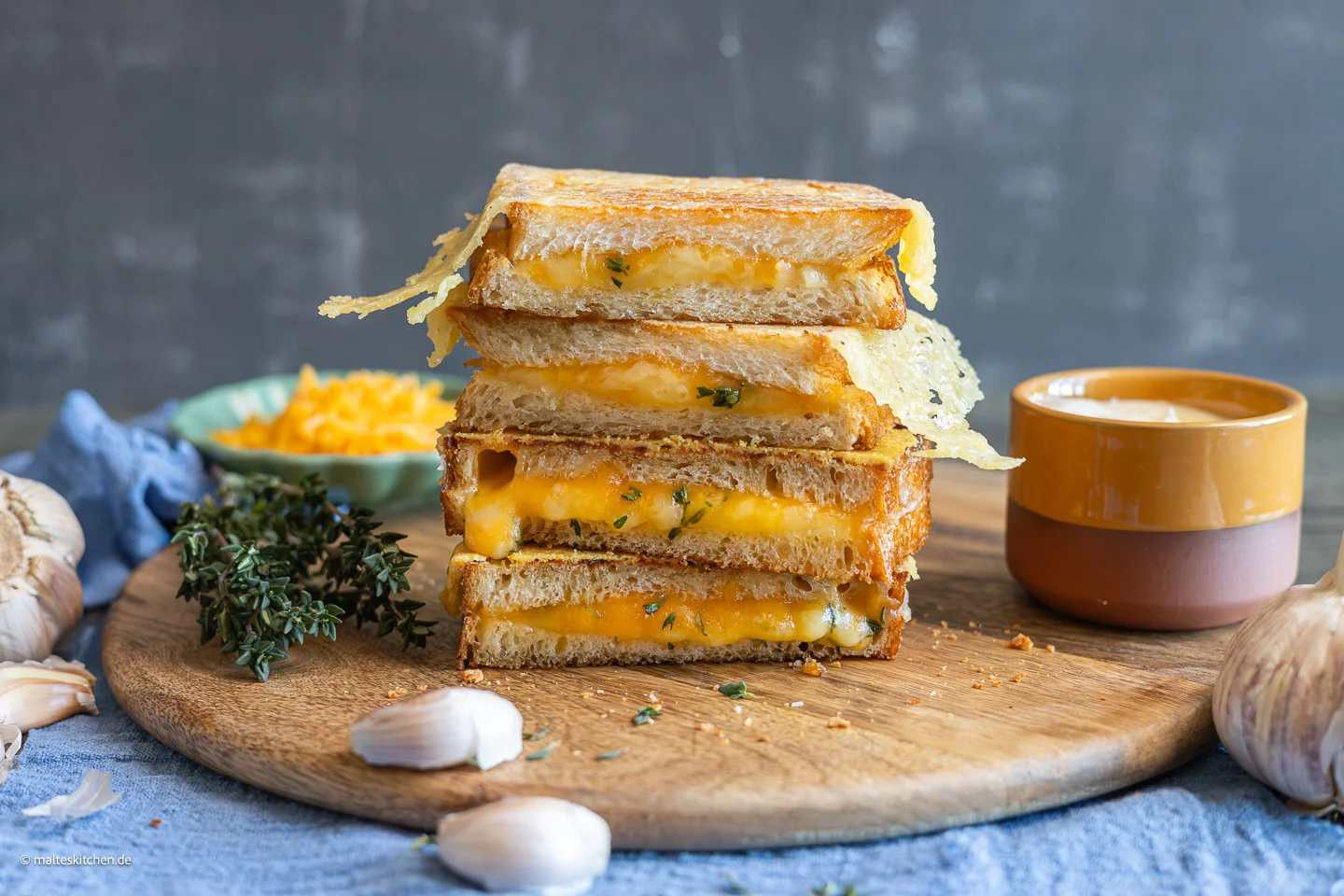 Sandwich au fromage grillé ▷ sandwich au fromage croustillant