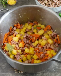 Cuire la soupe aux haricots