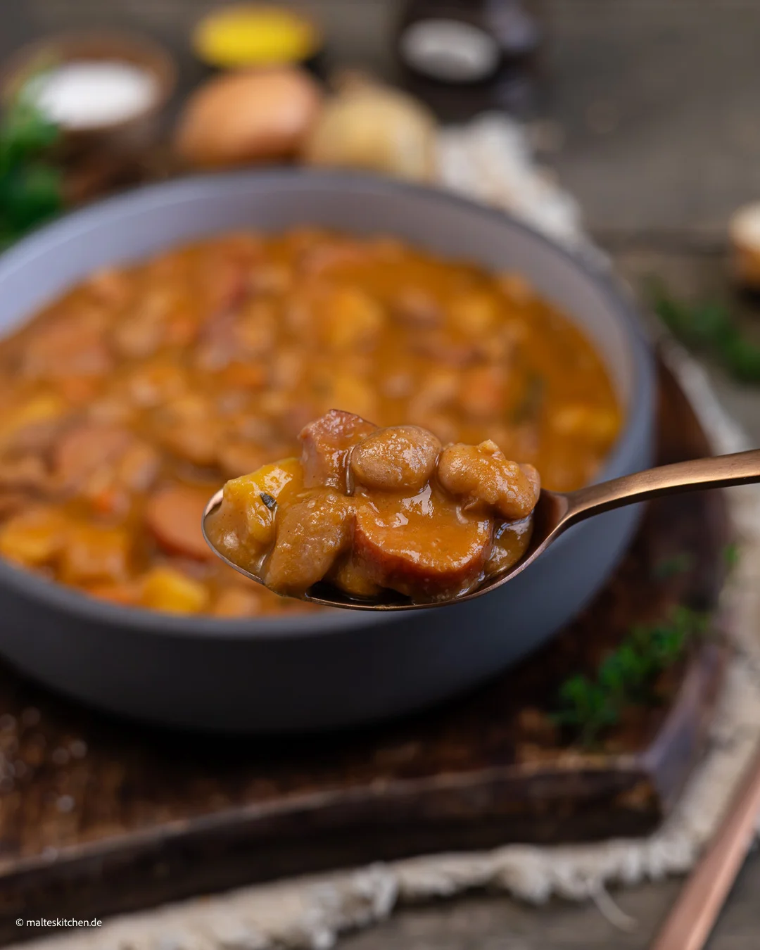 Délicieuse soupe aux haricots et cabanossi