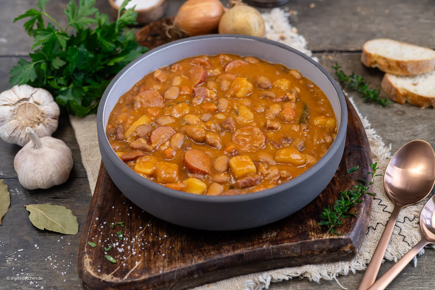 Soupe aux haricots serbe ▷ avec pommes de terre et cabanossi