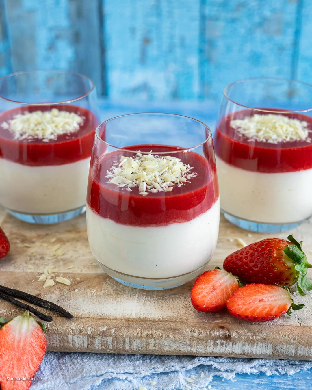 Délicieuse glace aux spaghettis dans un verre.