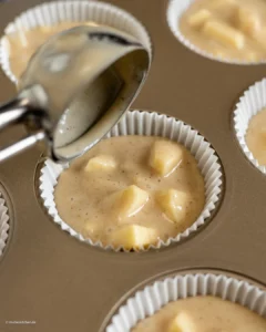Pâte dans le moule à muffins