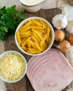 Ingrédients pour le gratin de pâtes et jambon