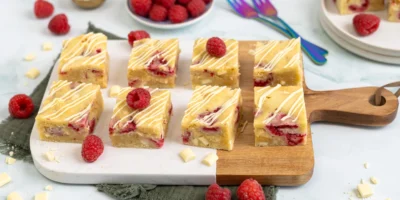 Blondies aux ▷ framboises & chocolat blanc
