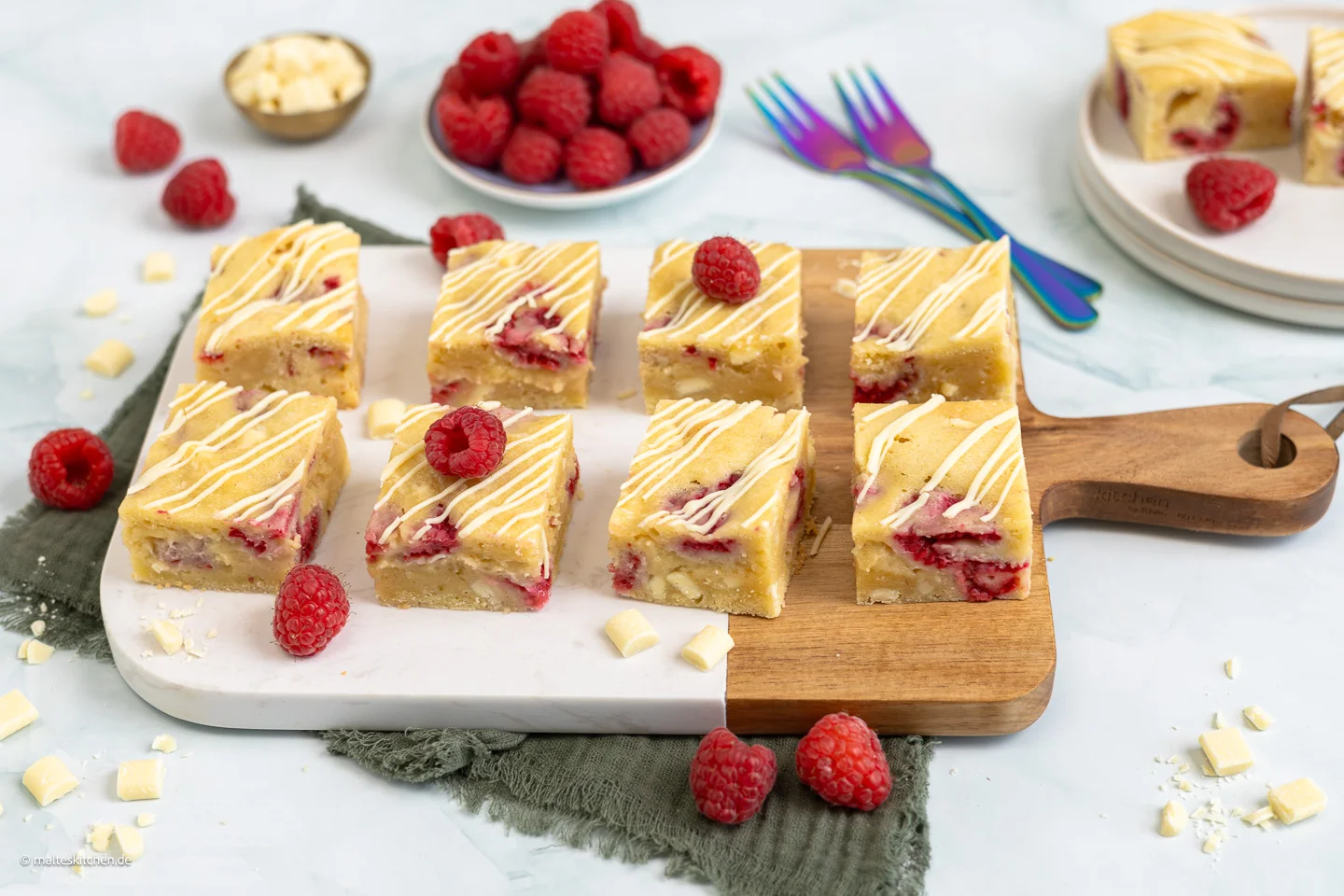 Blondies aux ▷ framboises & chocolat blanc