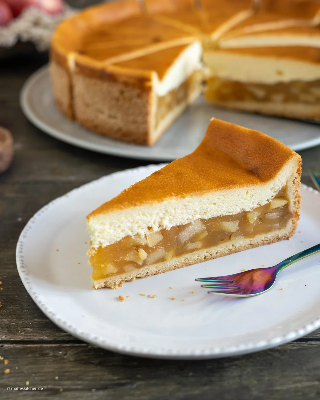 Gâteau aux pommes super crémeux avec de la crème sure.