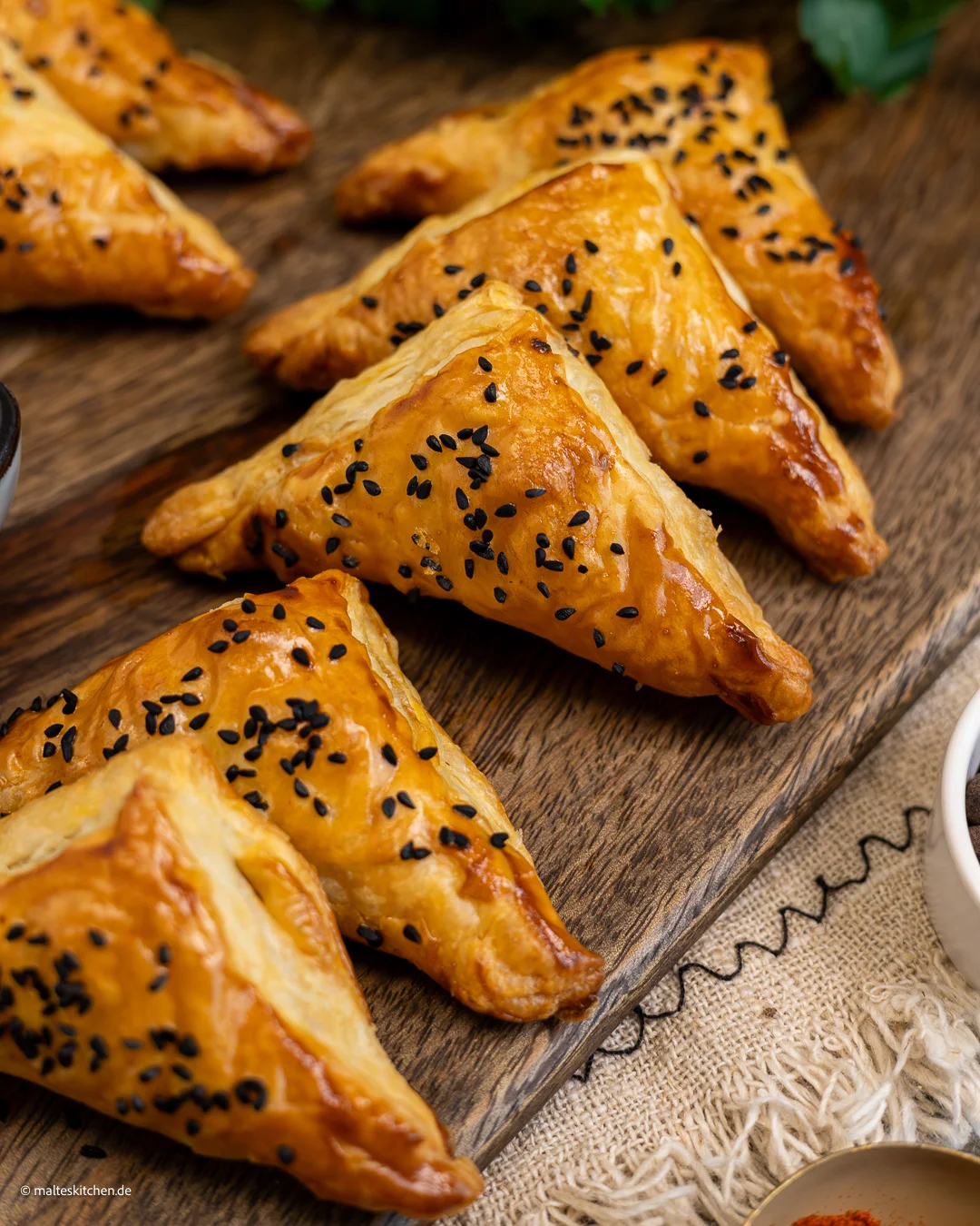 Poches de pâte feuilletée grecque à la feta