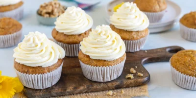 Muffins aux carottes, noix et glaçage