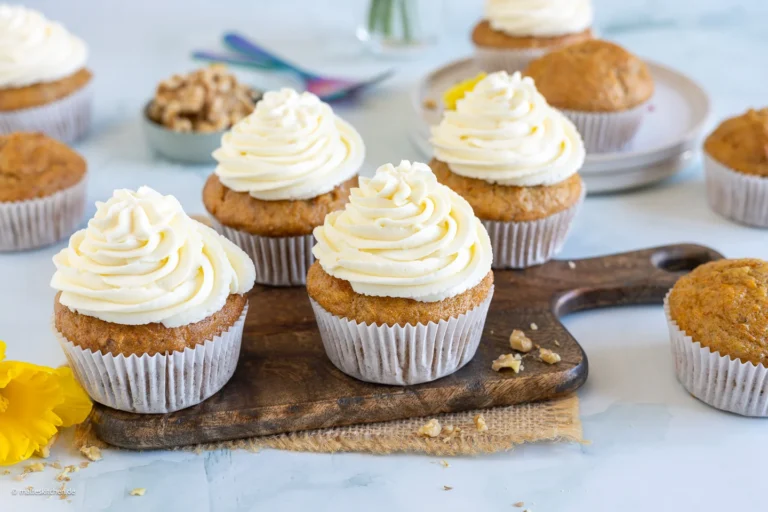 Muffins aux carottes, noix et glaçage