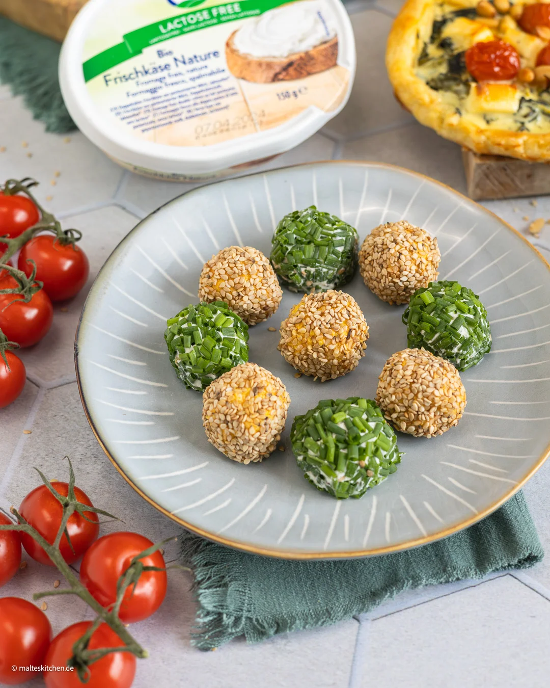 De délicieuses boules de fromage à la crème pour le brunch de Pâques.