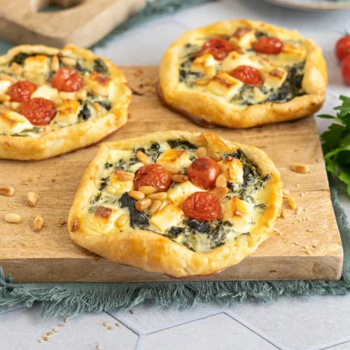 Tarte Rustique aux épinards, tomates et fromage de berger
