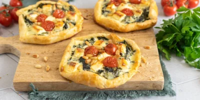 Tarte Rustique aux épinards, tomates et fromage de berger