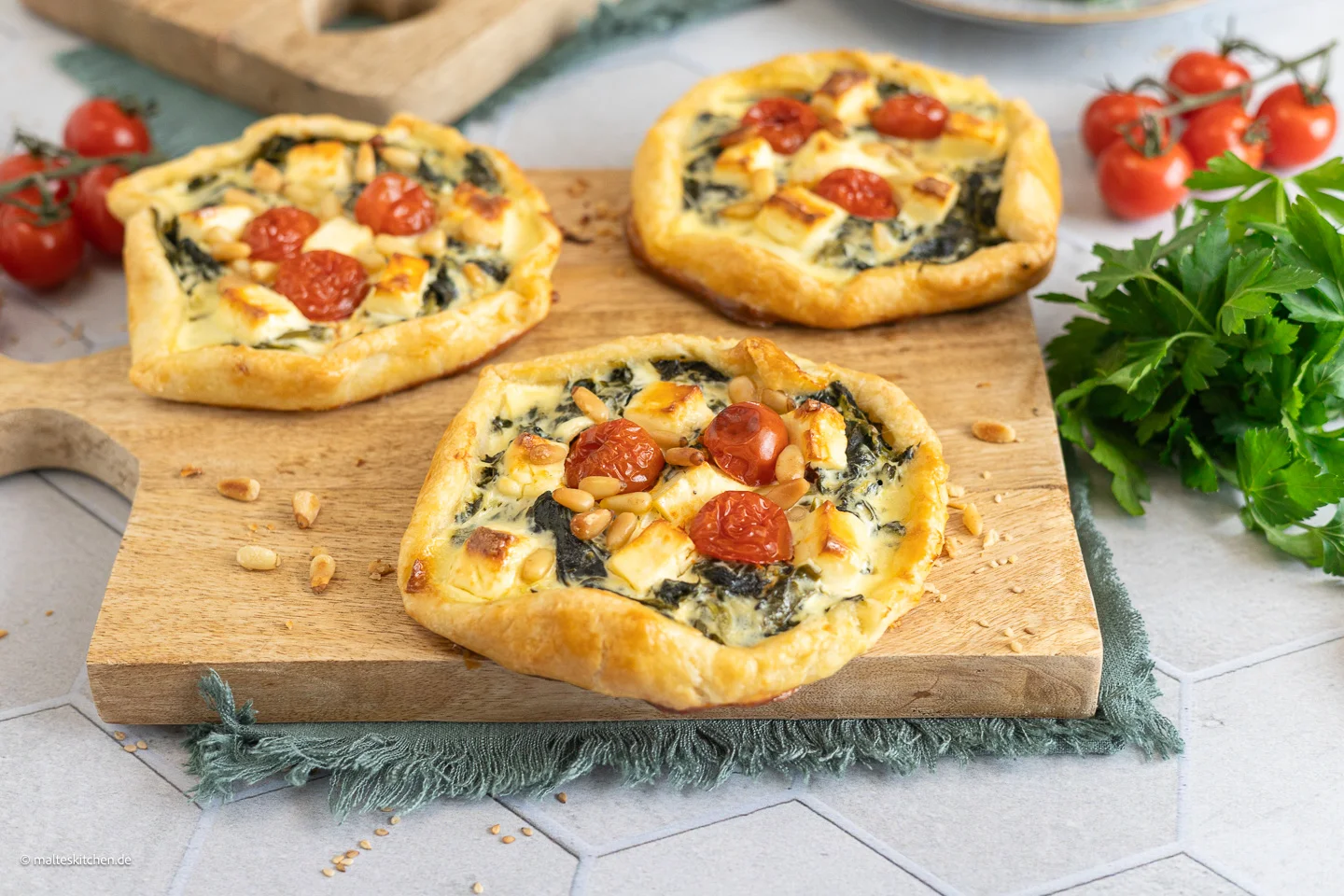 Tarte Rustique aux épinards, tomates et fromage de berger