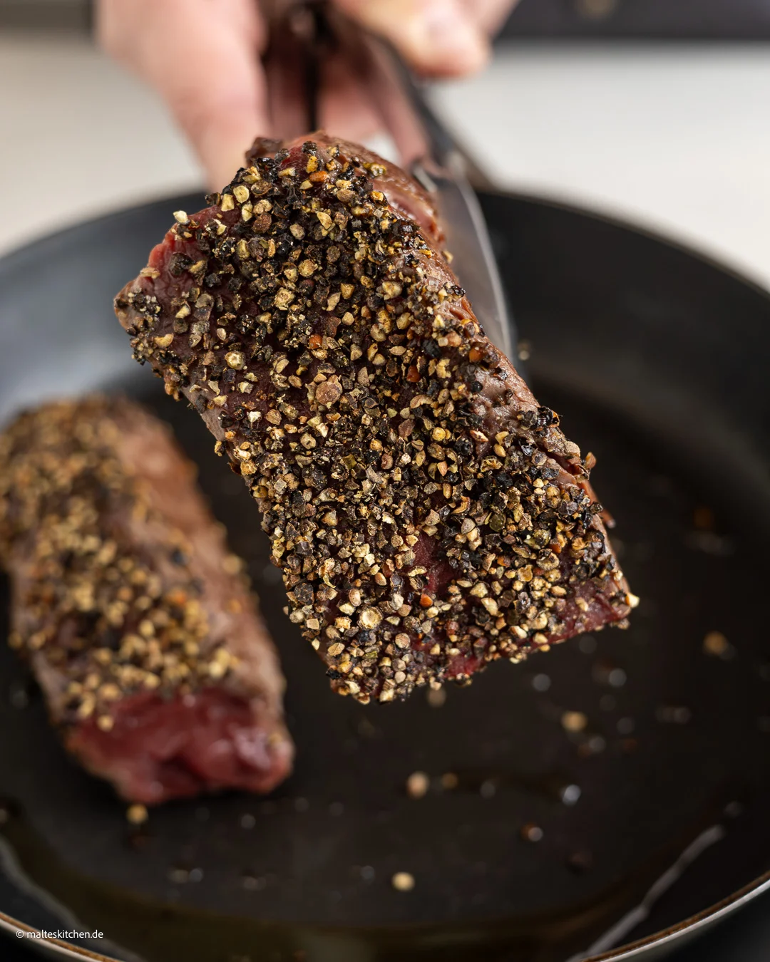 Steak en croûte de poivre.