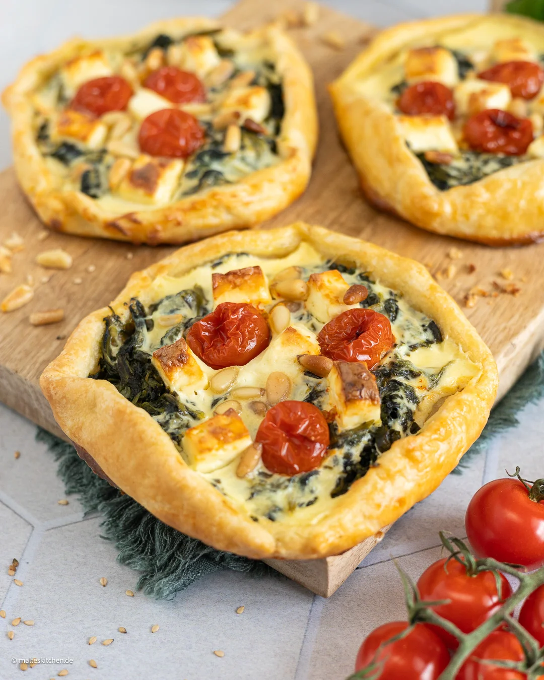 Tarte Rustique aux épinards, tomates et fromage de berger