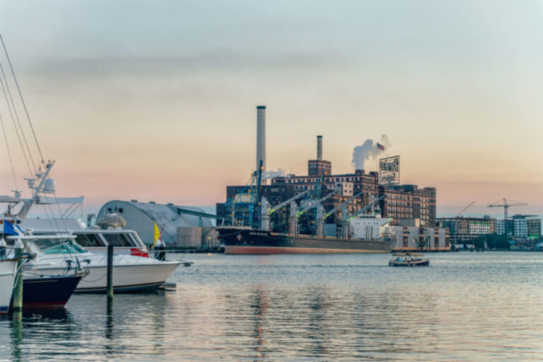 Un itinéraire alternatif vers le port de Baltimore est en cours d'établissement
