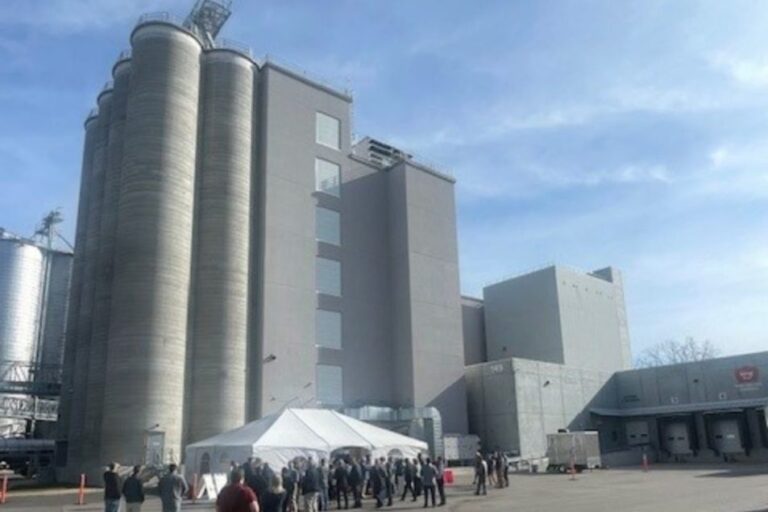 King Milling célèbre l'ouverture d'une nouvelle usine