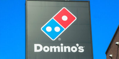 Dominos affirme que sa stratégie « Hungry for MORE » porte ses fruits