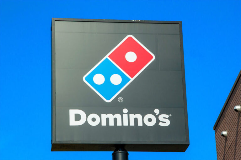 Dominos affirme que sa stratégie « Hungry for MORE » porte ses fruits