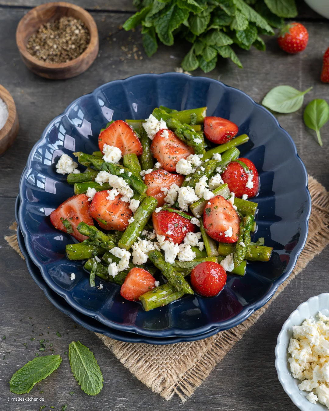 Salade d'asperges vertes et fraises